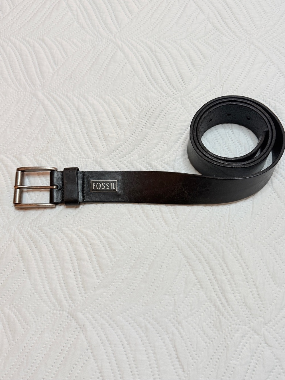 Fossil Black Leather Men's Belt with Silver Buckle. Size 38